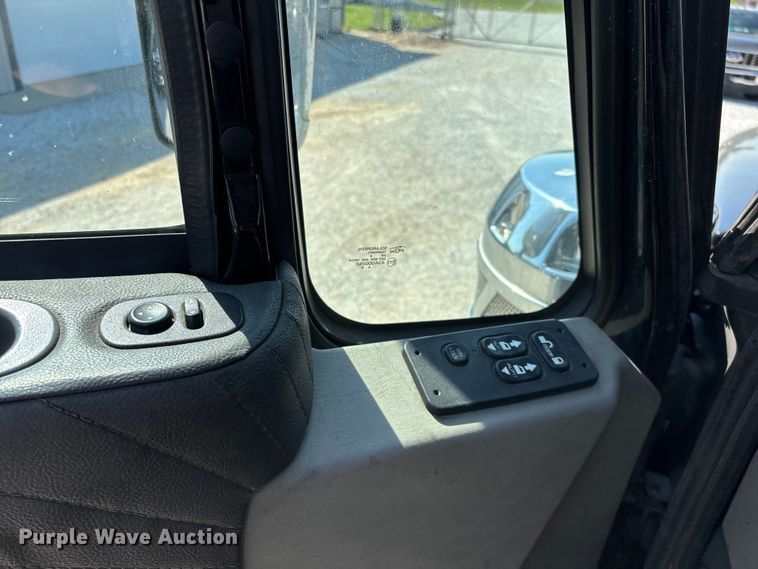 image for item FG0241 2016 International Lonestar SFA semi truck