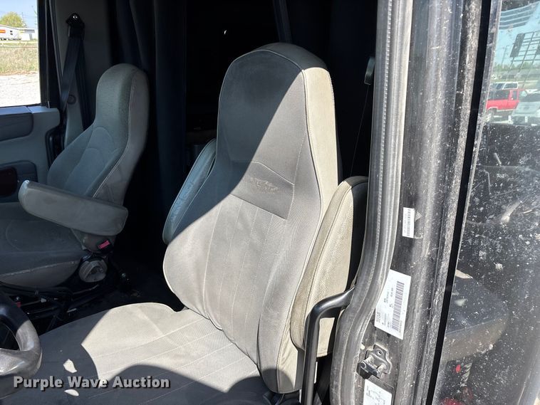 image for item FG0241 2016 International Lonestar SFA semi truck