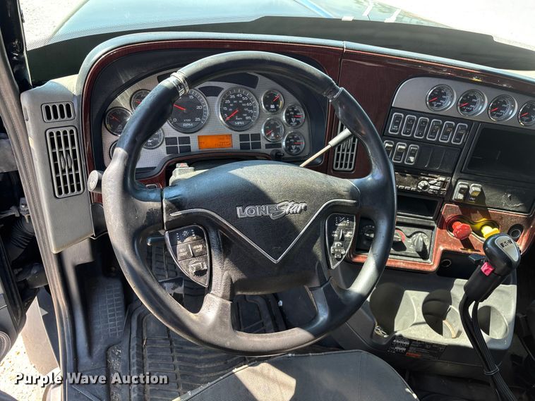 image for item FG0241 2016 International Lonestar SFA semi truck