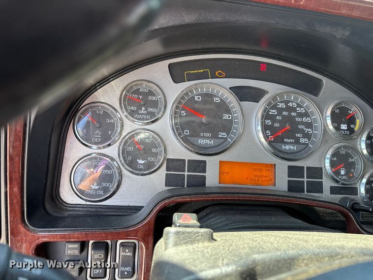 image for item FG0241 2016 International Lonestar SFA semi truck