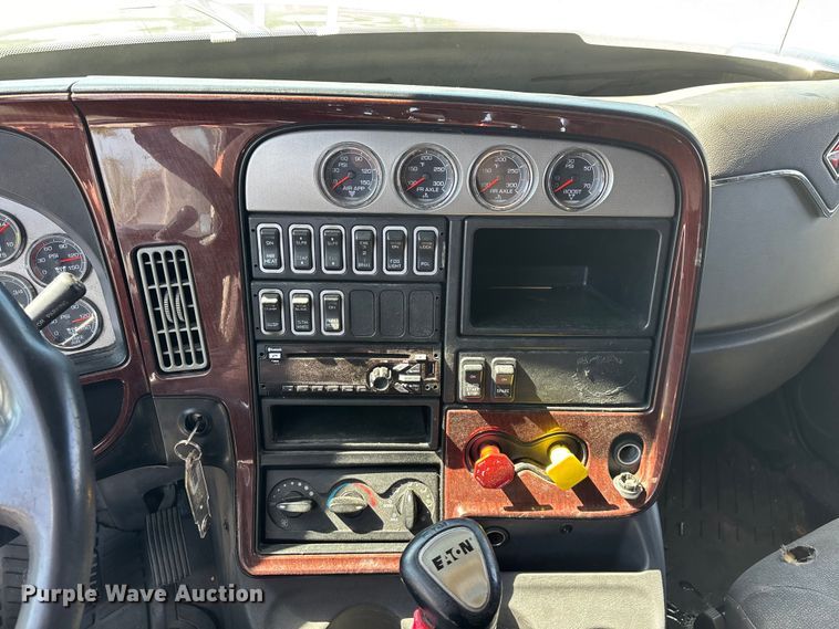 image for item FG0241 2016 International Lonestar SFA semi truck