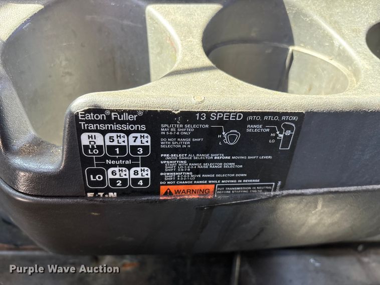 image for item FG0241 2016 International Lonestar SFA semi truck