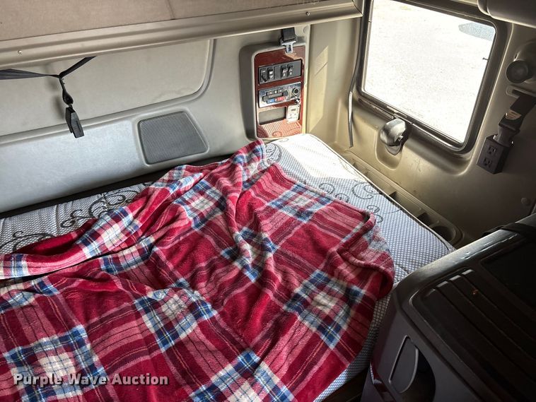 image for item FG0241 2016 International Lonestar SFA semi truck