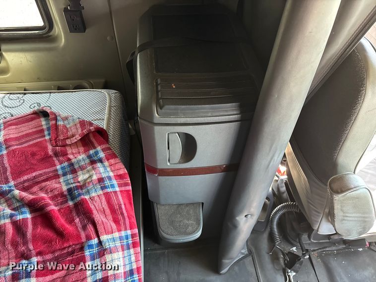 image for item FG0241 2016 International Lonestar SFA semi truck