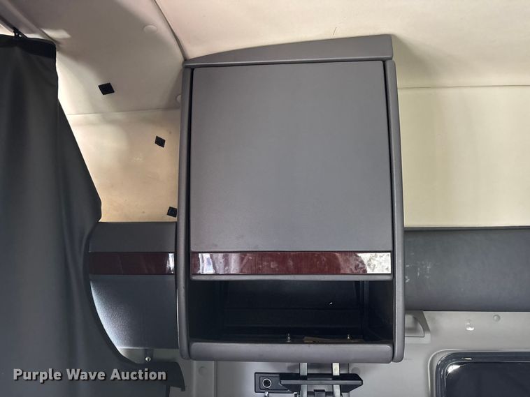 image for item FG0241 2016 International Lonestar SFA semi truck