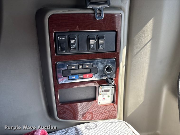 image for item FG0241 2016 International Lonestar SFA semi truck