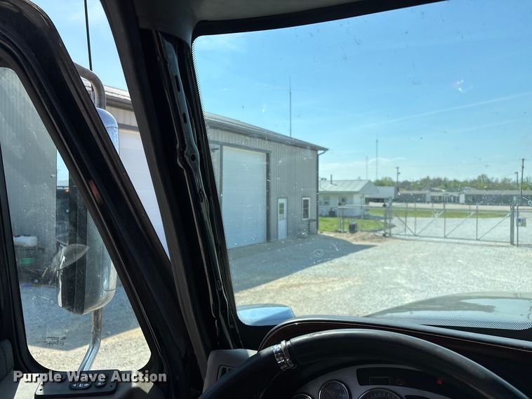 image for item FG0241 2016 International Lonestar SFA semi truck