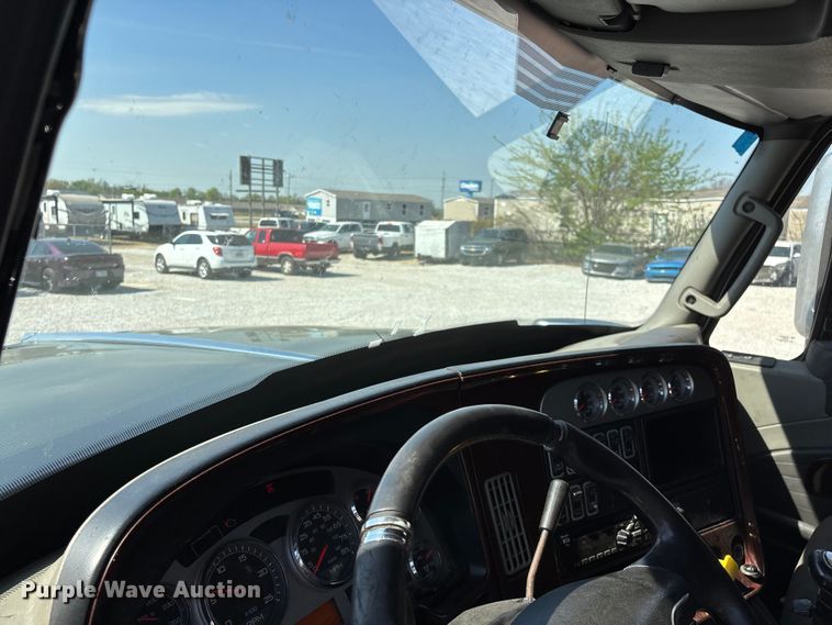 image for item FG0241 2016 International Lonestar SFA semi truck