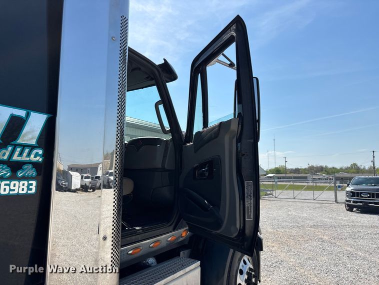 image for item FG0241 2016 International Lonestar SFA semi truck
