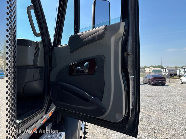 image for item FG0241 2016 International Lonestar SFA semi truck