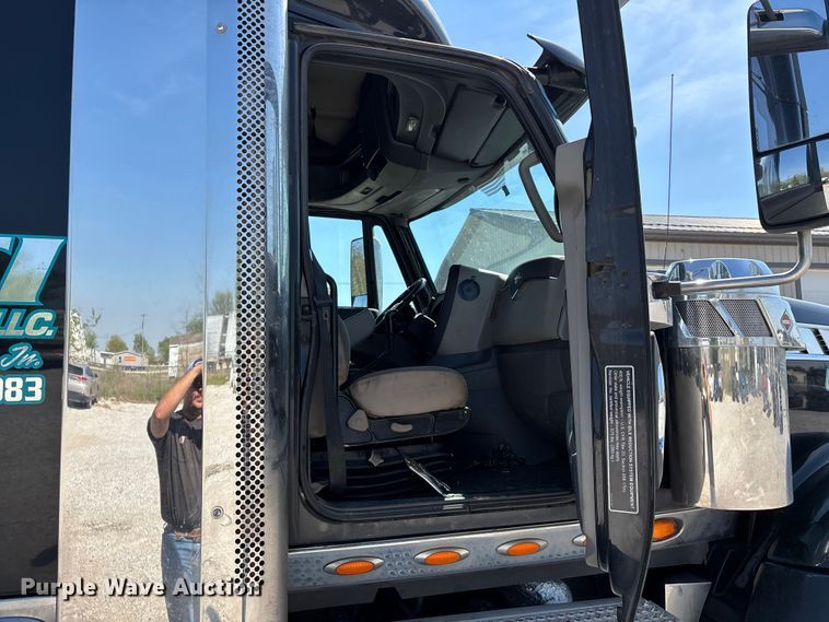 image for item FG0241 2016 International Lonestar SFA semi truck