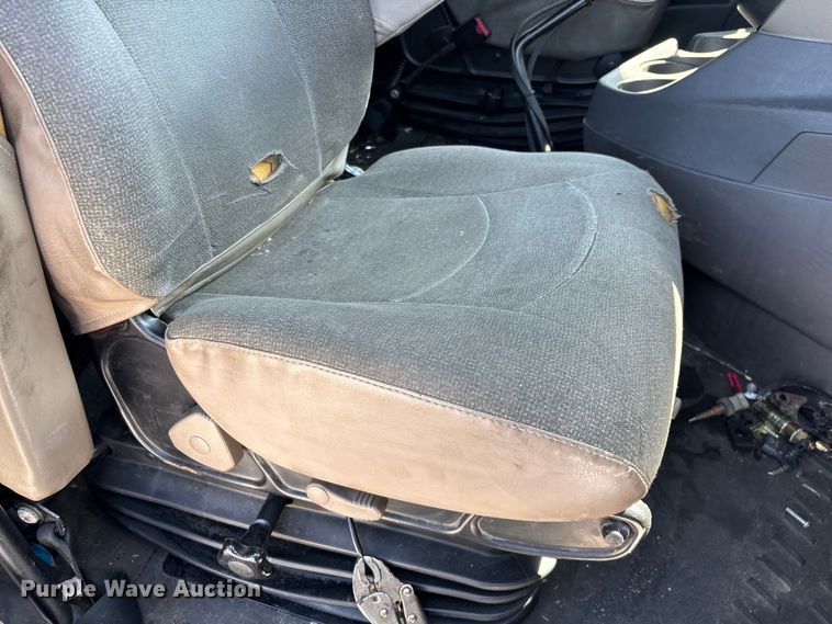 image for item FG0241 2016 International Lonestar SFA semi truck