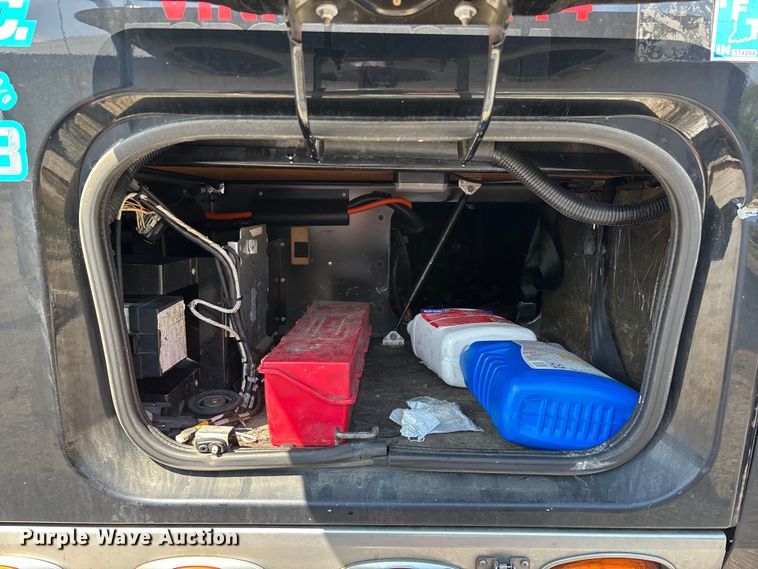 image for item FG0241 2016 International Lonestar SFA semi truck