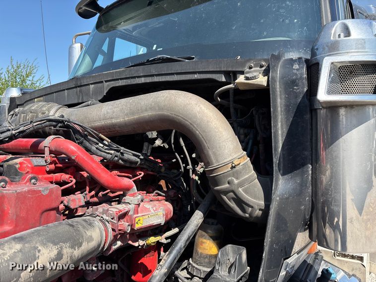 image for item FG0241 2016 International Lonestar SFA semi truck