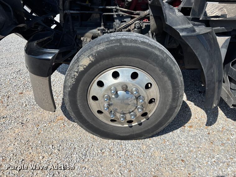 image for item FG0241 2016 International Lonestar SFA semi truck