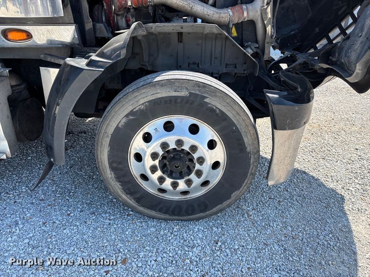 image for item FG0241 2016 International Lonestar SFA semi truck