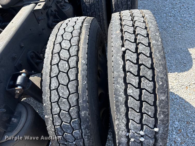 image for item FG0241 2016 International Lonestar SFA semi truck