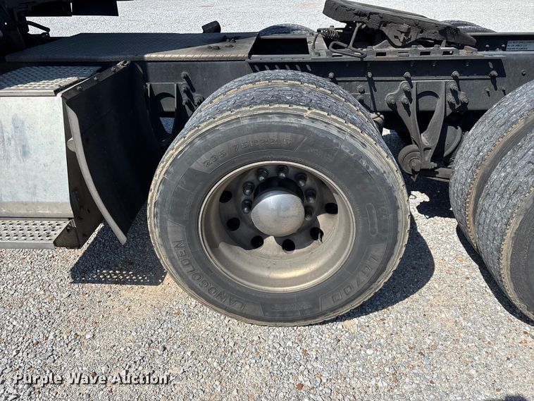 image for item FG0241 2016 International Lonestar SFA semi truck