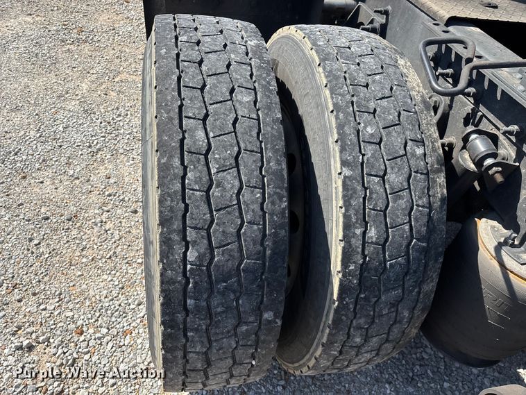 image for item FG0241 2016 International Lonestar SFA semi truck