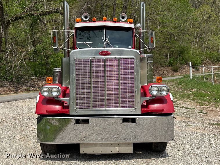 image for item FG0255 1981 Peterbilt 359 semi truck