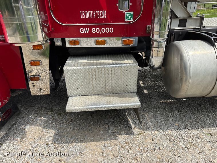 image for item FG0255 1981 Peterbilt 359 semi truck