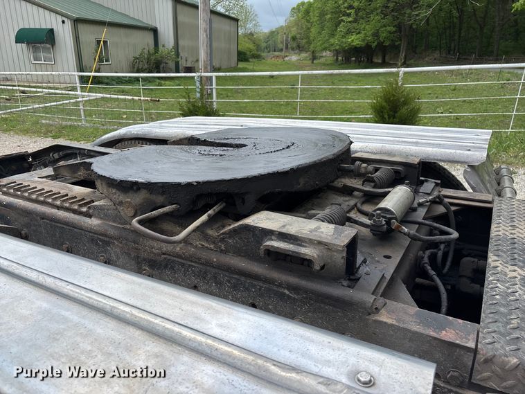 image for item FG0255 1981 Peterbilt 359 semi truck