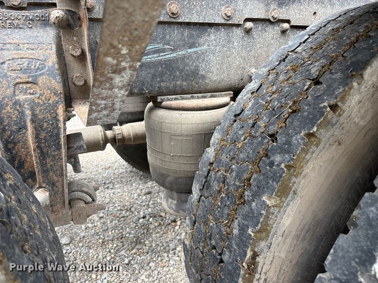 image for item FG0255 1981 Peterbilt 359 semi truck