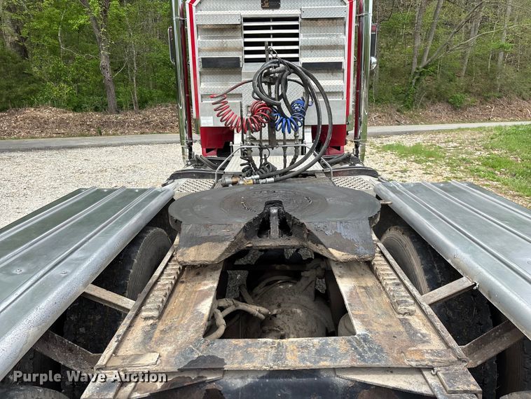 image for item FG0255 1981 Peterbilt 359 semi truck