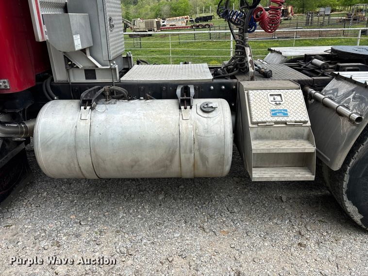 image for item FG0255 1981 Peterbilt 359 semi truck