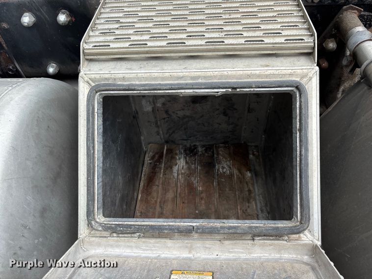 image for item FG0255 1981 Peterbilt 359 semi truck