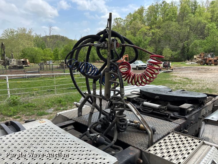 image for item FG0255 1981 Peterbilt 359 semi truck