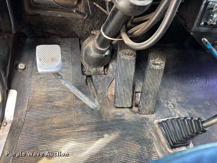 image for item FG0255 1981 Peterbilt 359 semi truck