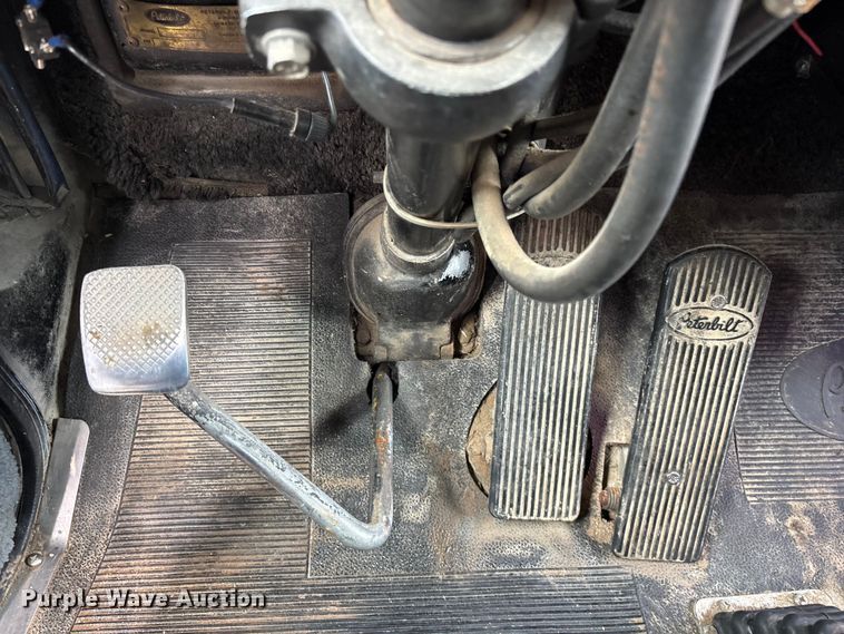 image for item FG0255 1981 Peterbilt 359 semi truck