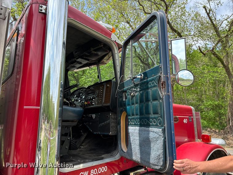 image for item FG0255 1981 Peterbilt 359 semi truck