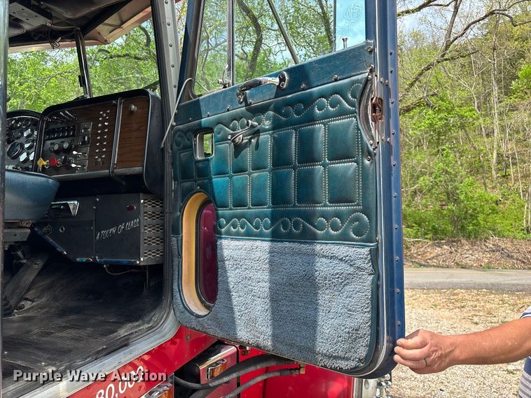 image for item FG0255 1981 Peterbilt 359 semi truck