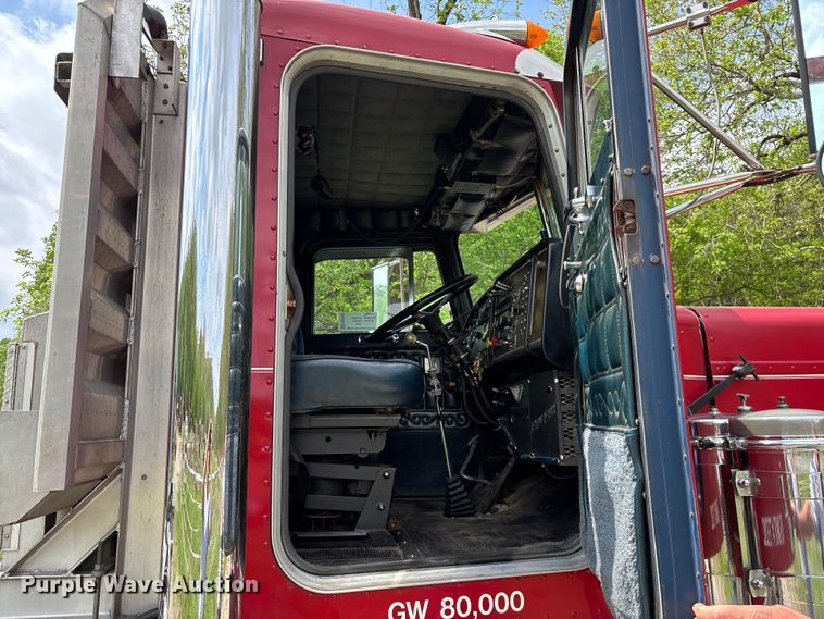 image for item FG0255 1981 Peterbilt 359 semi truck