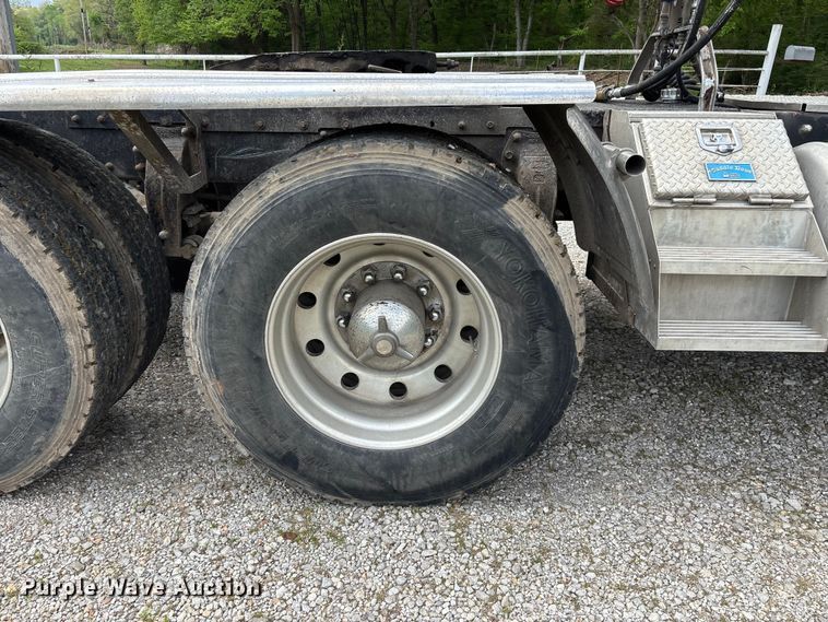 image for item FG0255 1981 Peterbilt 359 semi truck