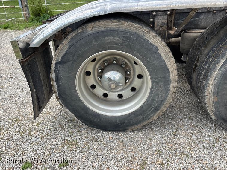 image for item FG0255 1981 Peterbilt 359 semi truck