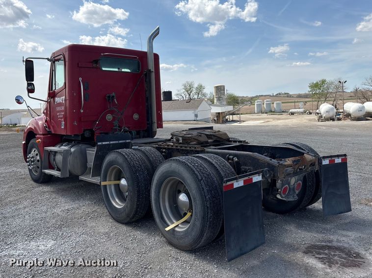 image for item FG2880 2005 Freightliner Columbia semi truck