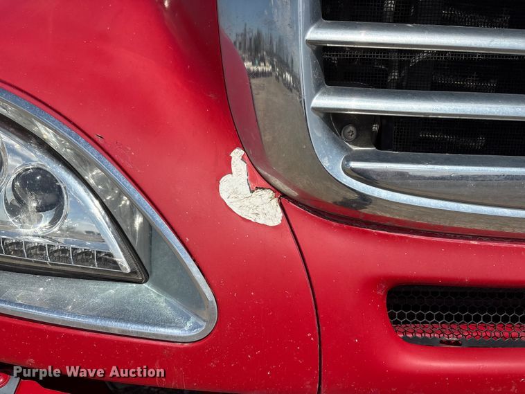 image for item FG2880 2005 Freightliner Columbia semi truck