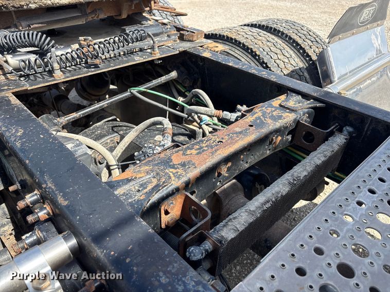 image for item FG2880 2005 Freightliner Columbia semi truck