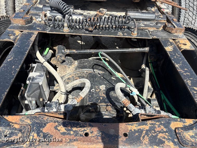 image for item FG2880 2005 Freightliner Columbia semi truck