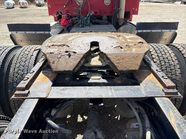 image for item FG2880 2005 Freightliner Columbia semi truck