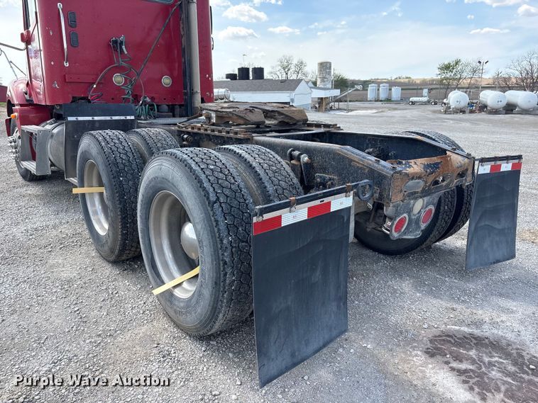 image for item FG2880 2005 Freightliner Columbia semi truck