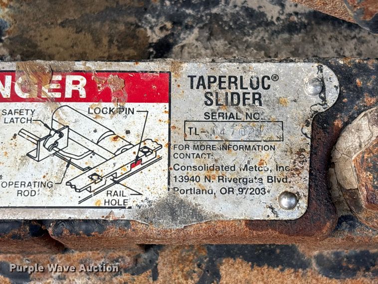 image for item FG2880 2005 Freightliner Columbia semi truck