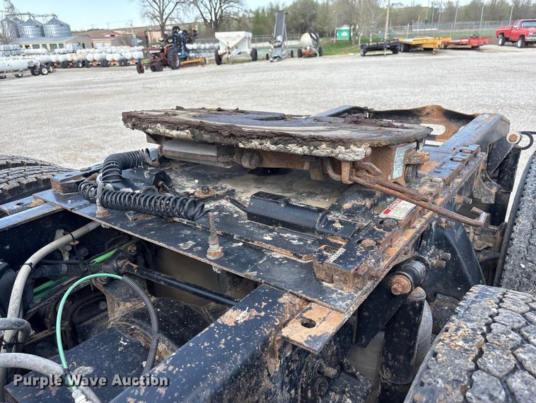 image for item FG2880 2005 Freightliner Columbia semi truck