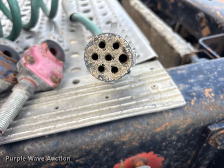 image for item FG2880 2005 Freightliner Columbia semi truck