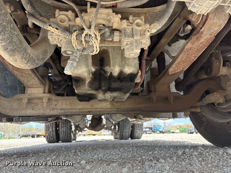 image for item FG2880 2005 Freightliner Columbia semi truck