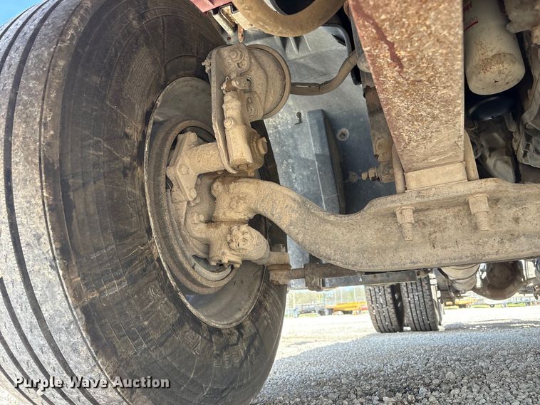 image for item FG2880 2005 Freightliner Columbia semi truck