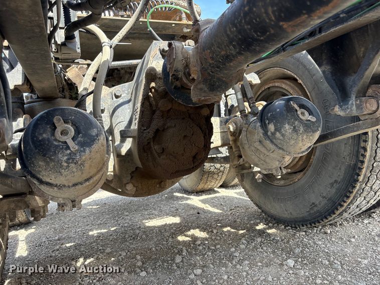 image for item FG2880 2005 Freightliner Columbia semi truck